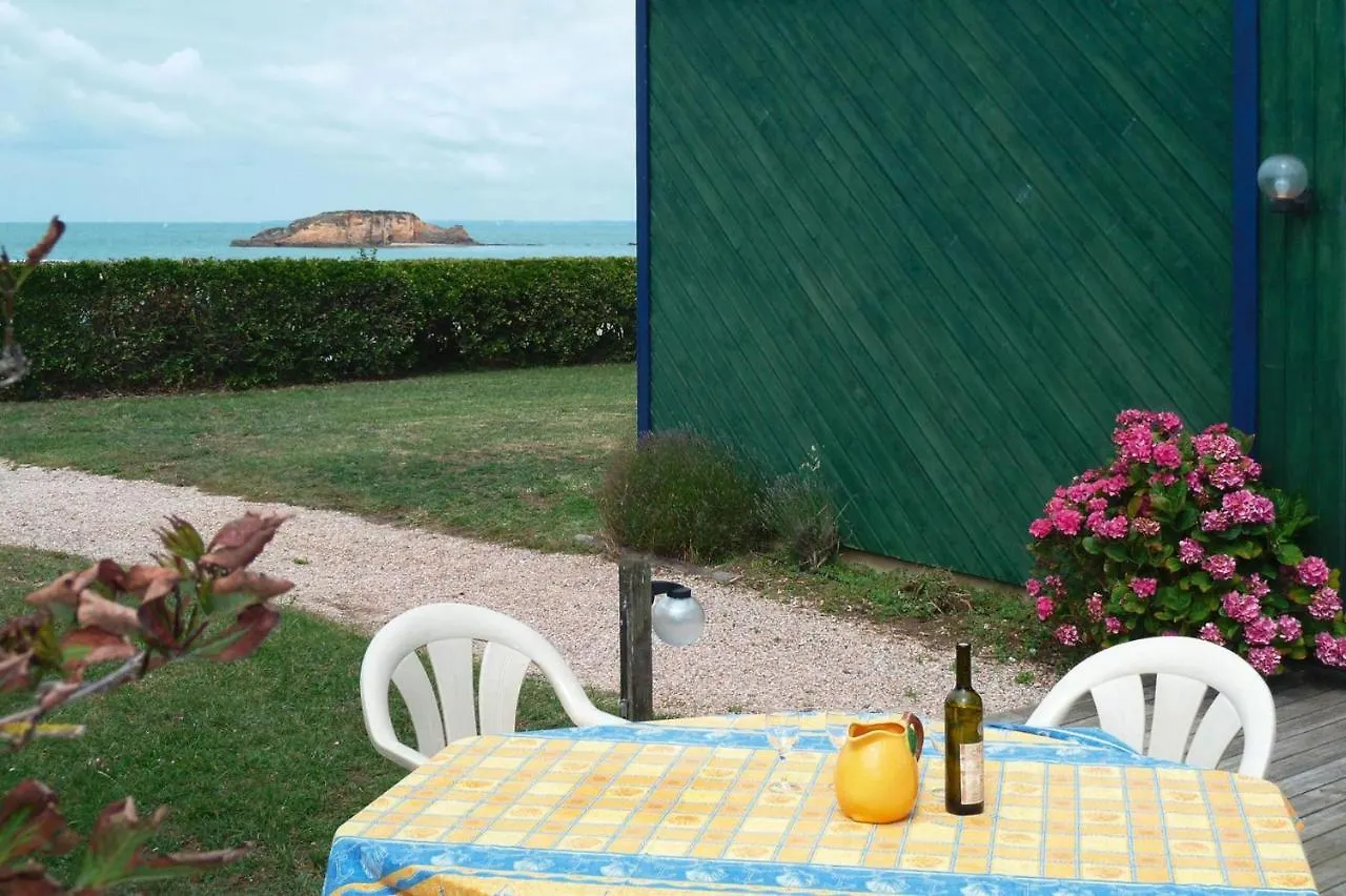 Beautiful Holiday Home With Sauna, Sea View Penestin