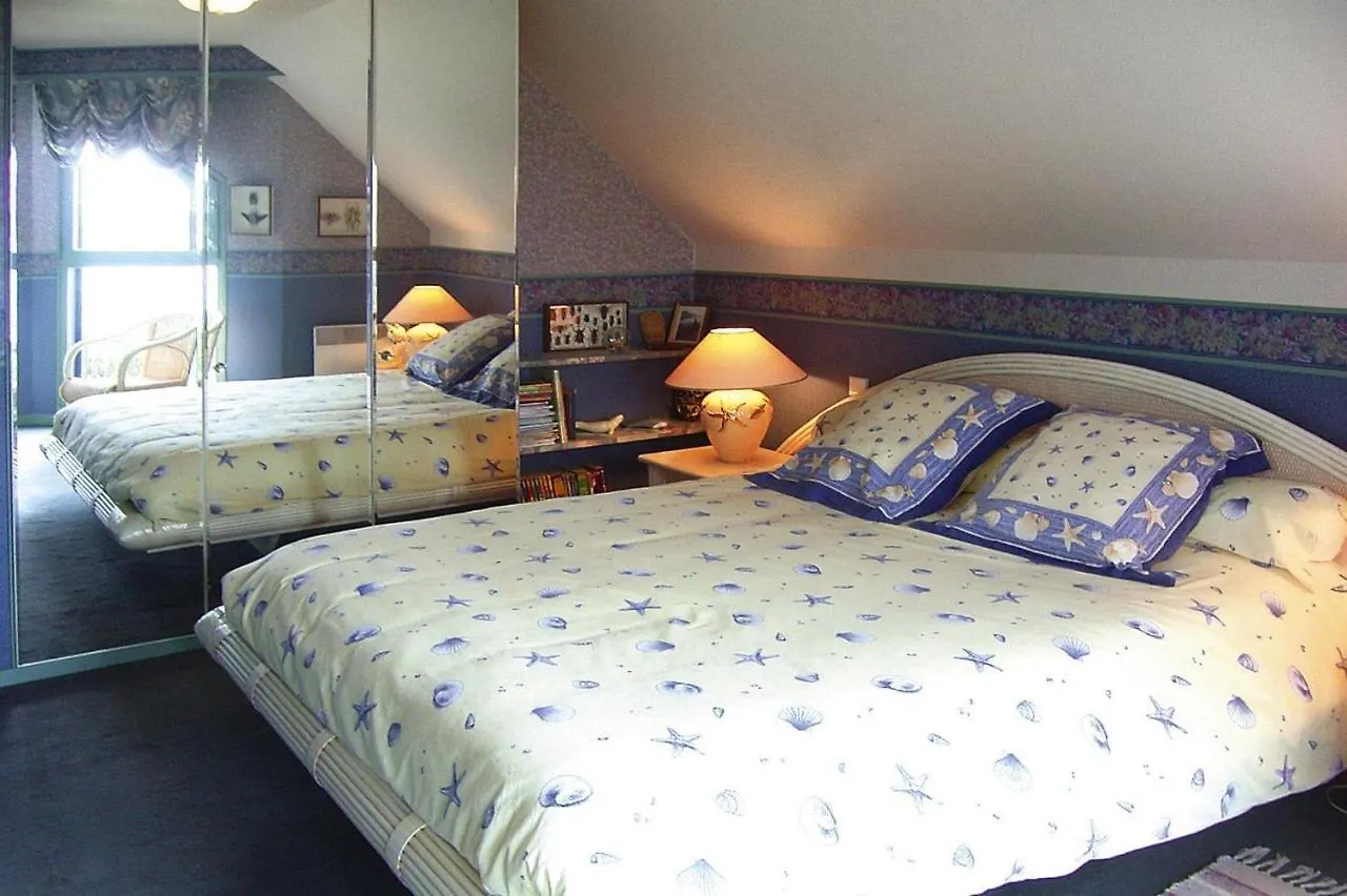 Beautiful Holiday Home With Sauna, Sea View Penestin